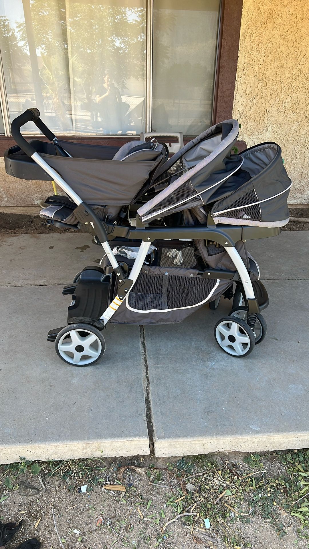 evenflo slim Evenflo Gold Revolve360 Slim 2-in-1 Rotational Car Seat with SensorSaf   Swaddles Baby