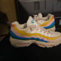 Nike Air maxes