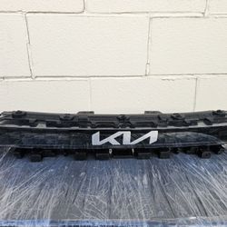 2023 Soul GT upper front Center Headlight