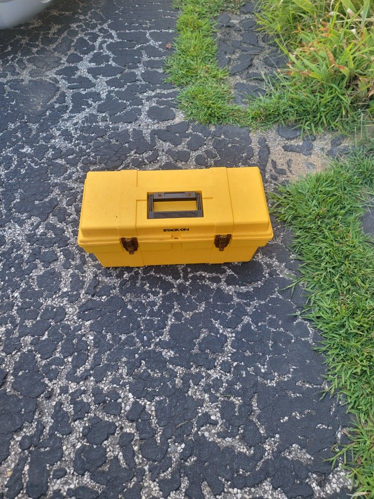 Stack-On Plastic Toolbox 