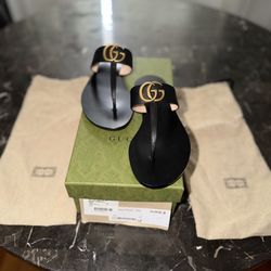 Gucci Marmont Women’s Black Leather Double G Thong Sandals