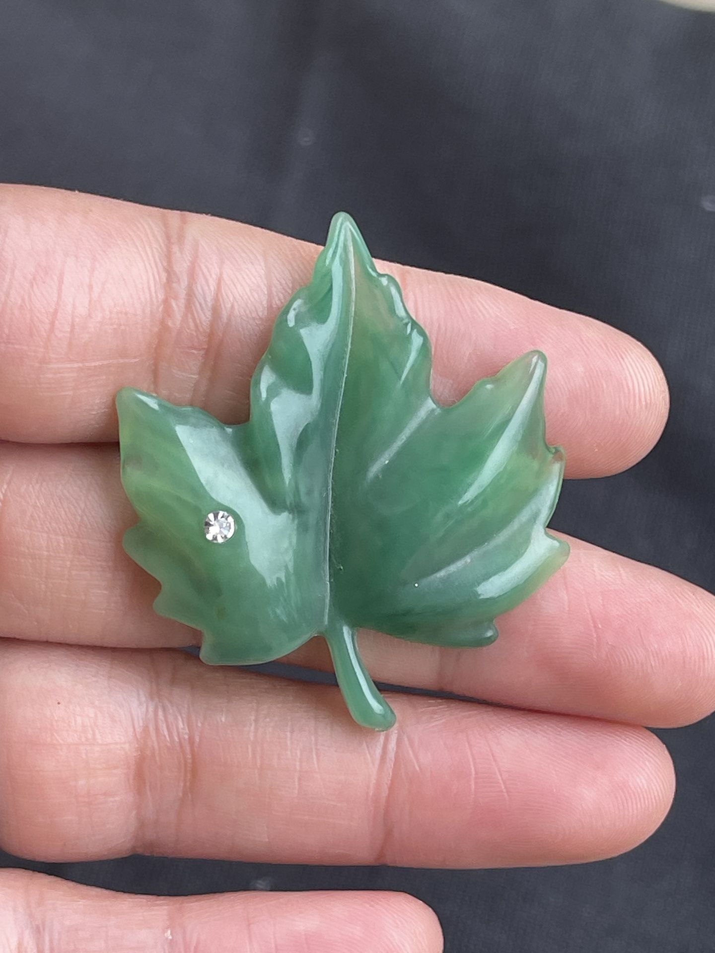 Vintage Avon Jade Green Color Lucite Maple Leaf Clear Rhinestone Brooch Pin