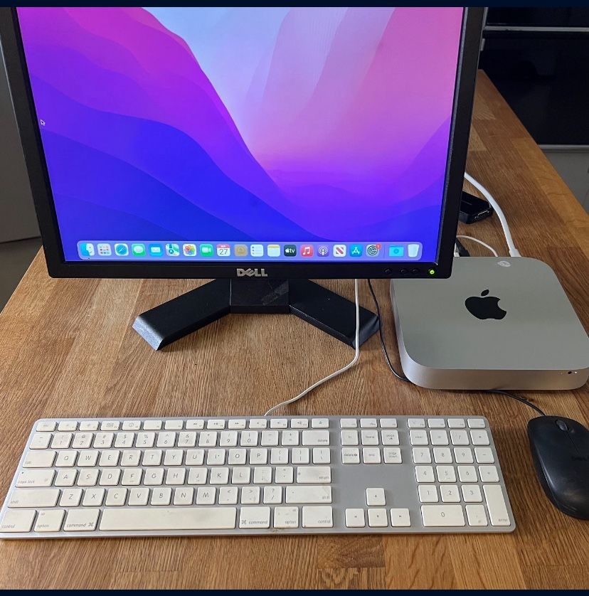 Apple Mac Mini Desktop Computer - Intel i5 / 4GB Memory / 500GB Hard Drive / 19 Inch Dell Monitor