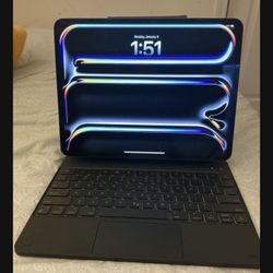 iPad Pro 13 Inch M4 With Keyboard 