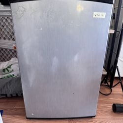 Mini fridge