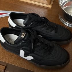 Veja Black/White Sneakers – Size 10.5