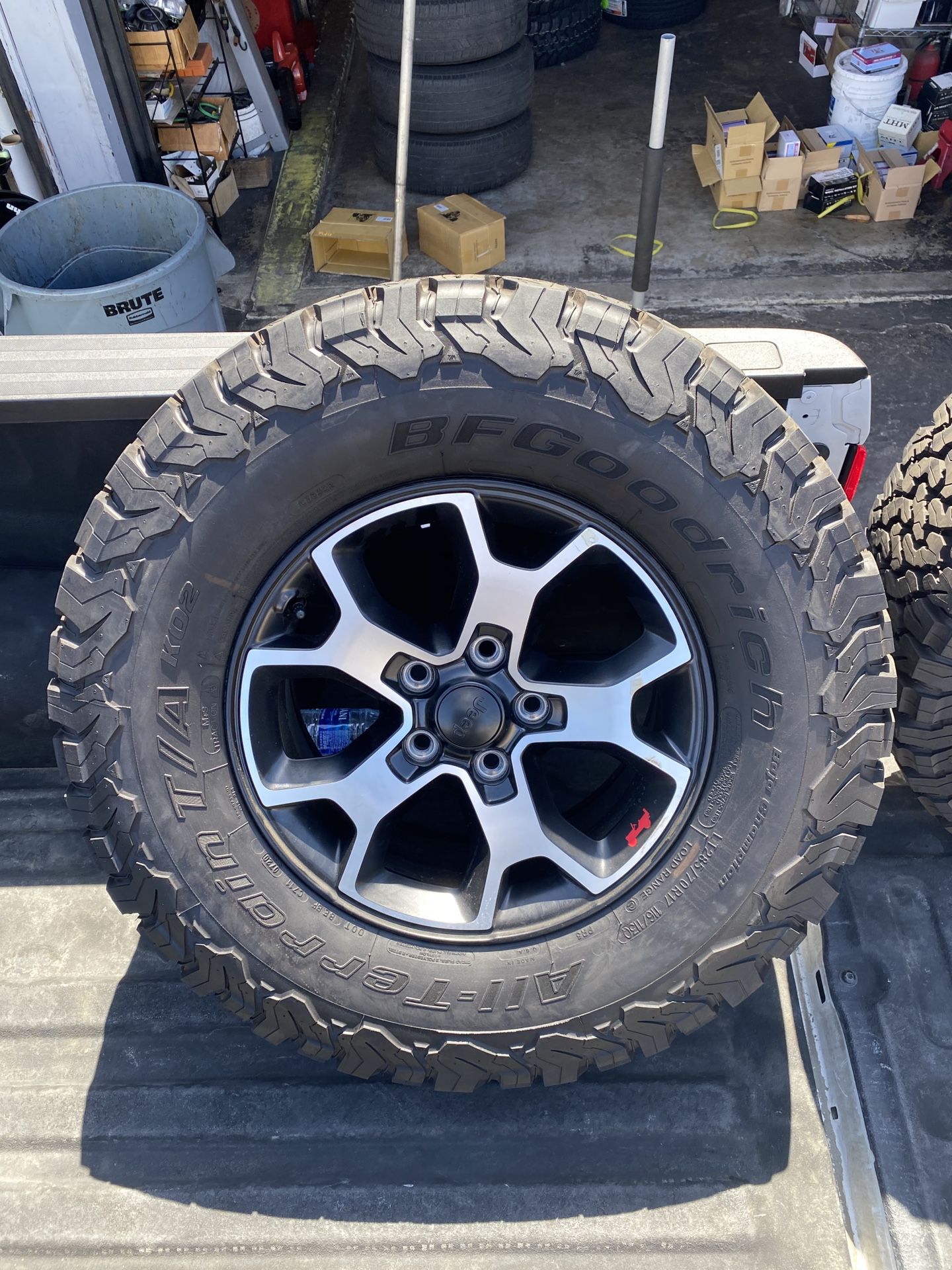 2020 Jeep Wrangler Rubicon wheels and tires