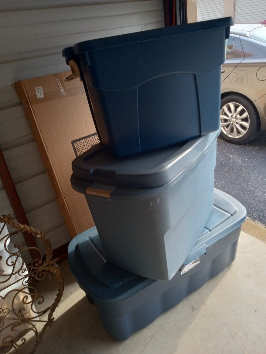 3 Rubbermaid Gallon Containers, Not Quarts - Price Listed is For Each Container