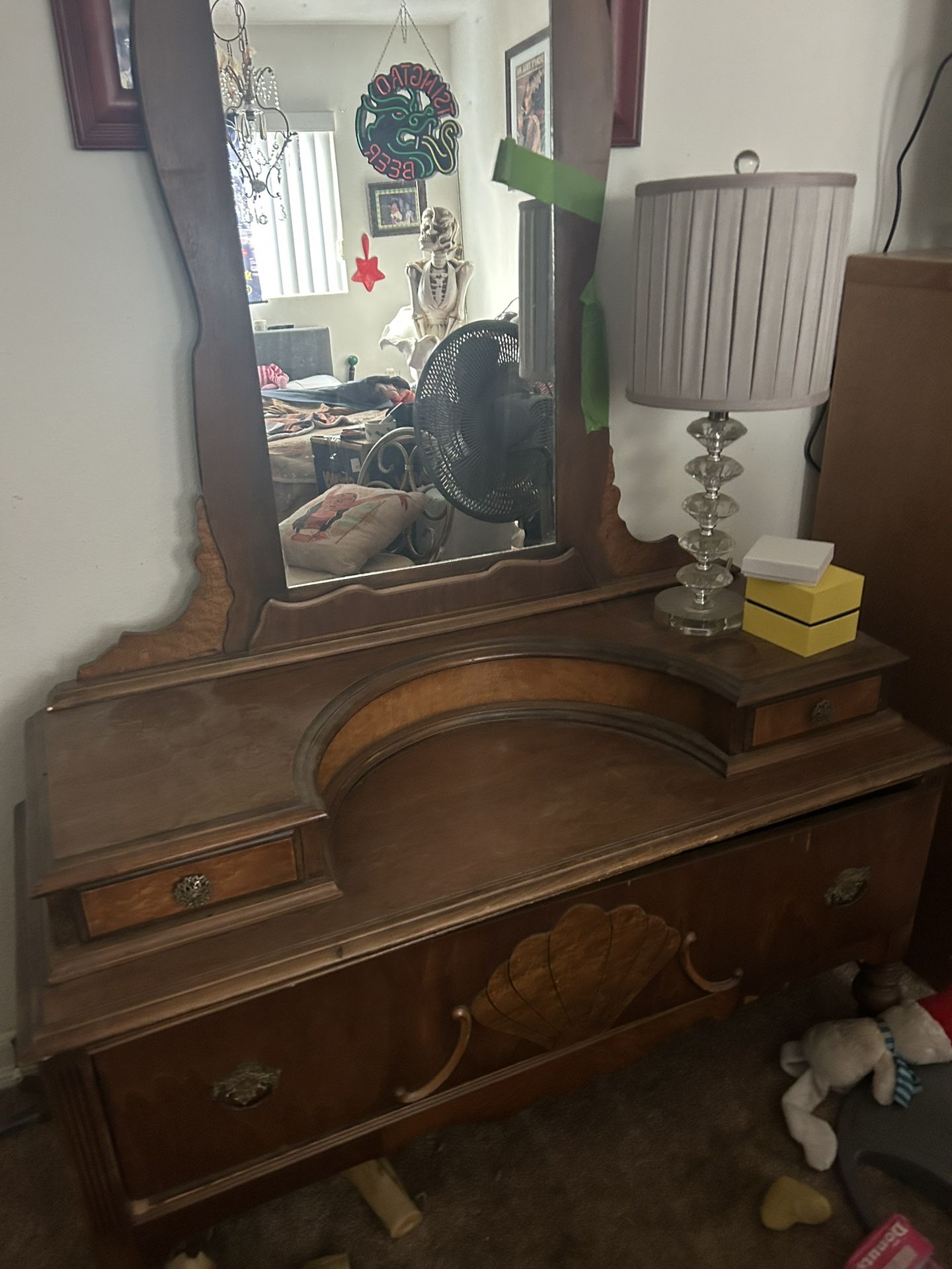 Beautiful Antique Makeup Table