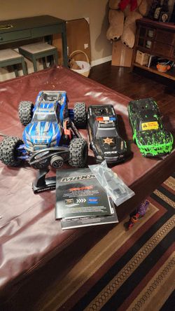 Like New Traxxas Maxx V2 Wide Max With 6700 Milliamp LiPo Battery Read Description