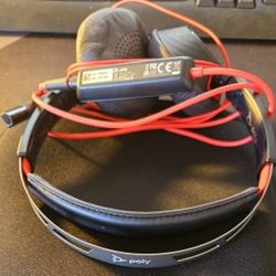 Computer Headphones with Mic by Poly