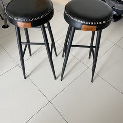 Set Of 2 Barstools Like New 