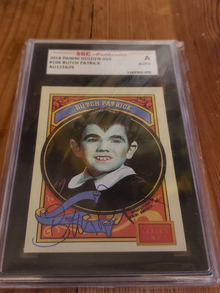 THE MUNSTERS AUTOGRAPH BUTCH PATRICK GRADED CARD
