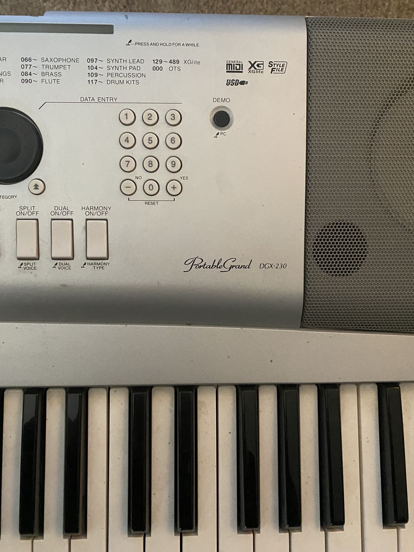 Yamaha DGX-230 Piano Keyboard