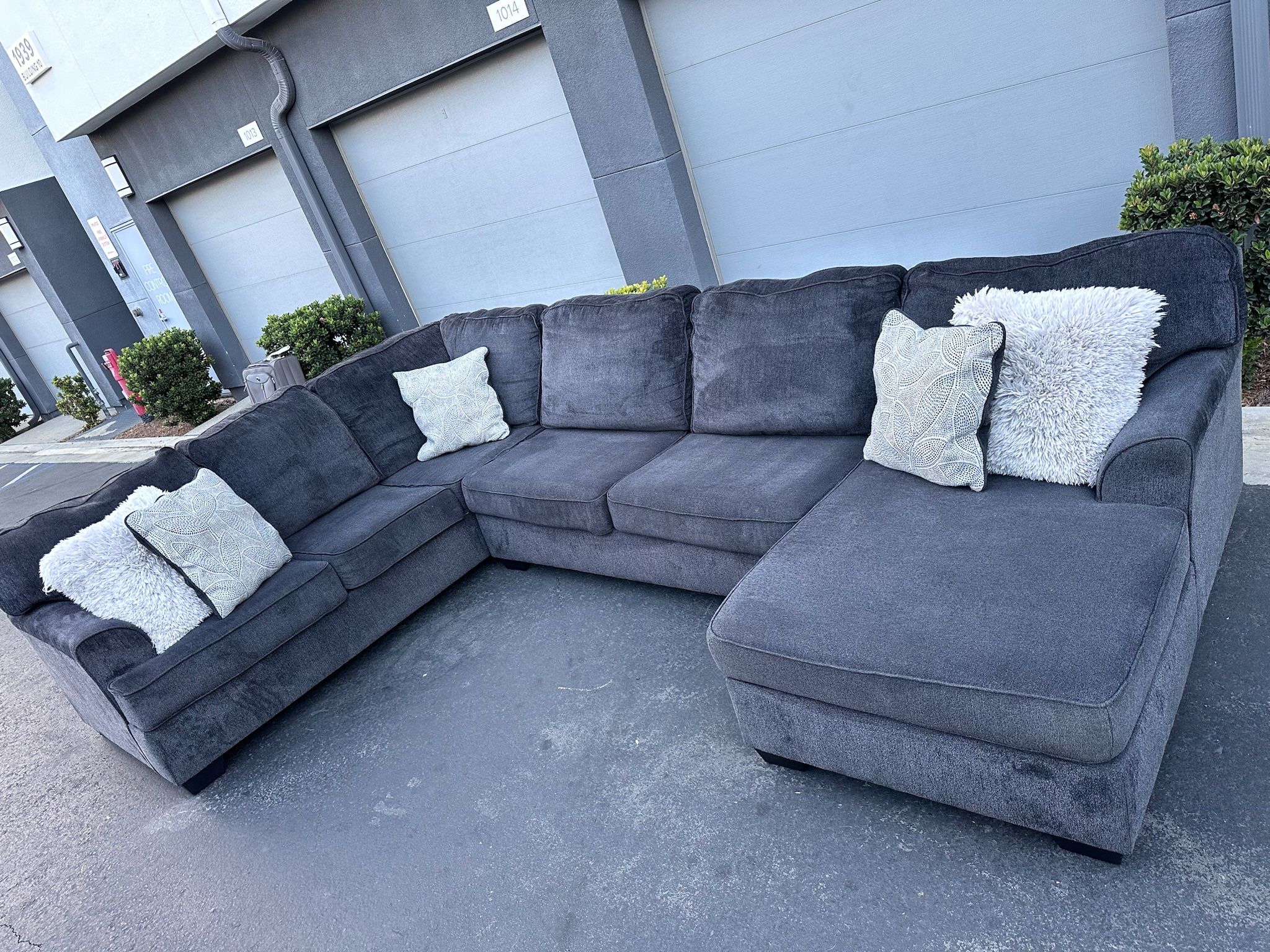 Grey Sectional Couch With Chaise Lounge