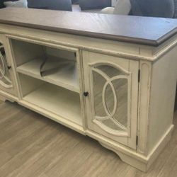 Realyn Chipped White/ Brown Tv Stand | Brand New 💥 Sameday Delivery 🚚