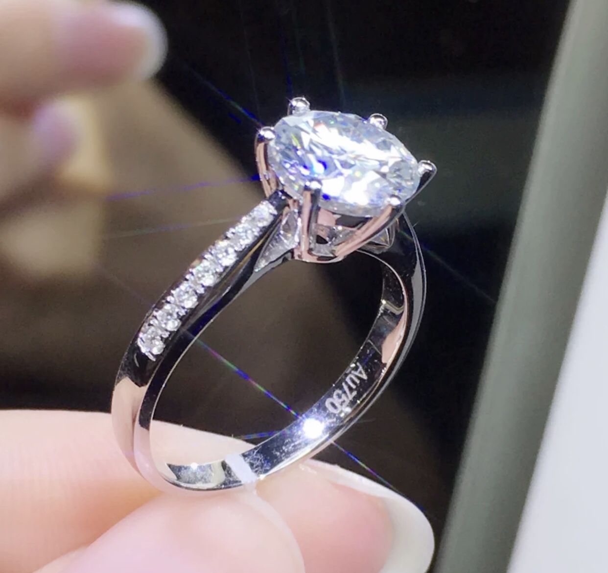 AU750 Stamped 1 Carat Moissanite Diamond Engagement Ring