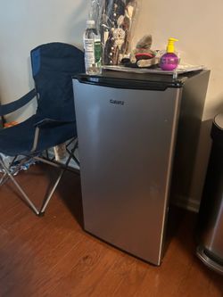 Mini fridge