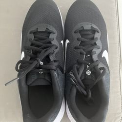 Brand New Nike Boys Shoes Size 6.5