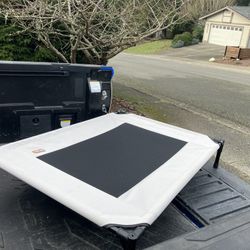 Large Medium Dog Pet Bed Cot Outdoor or Indoor Collapsible Like New 42” by 30” like New 