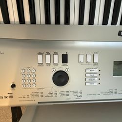 Yamaha YPG-235 76-Key Portable Grand Piano