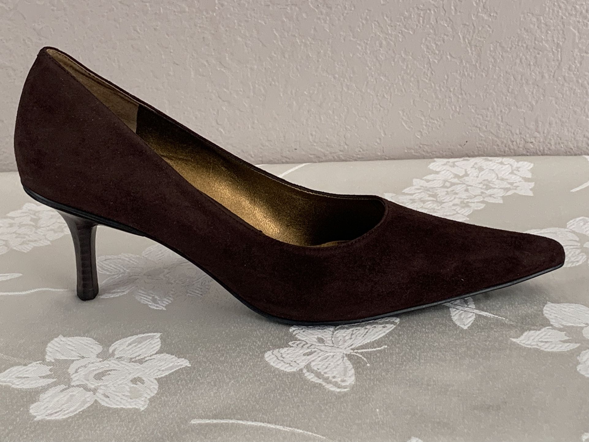 Nine West Aknao Brown Suede Toe Pumps