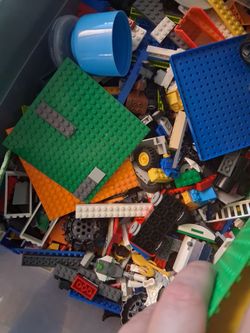 15 gal tote of legos