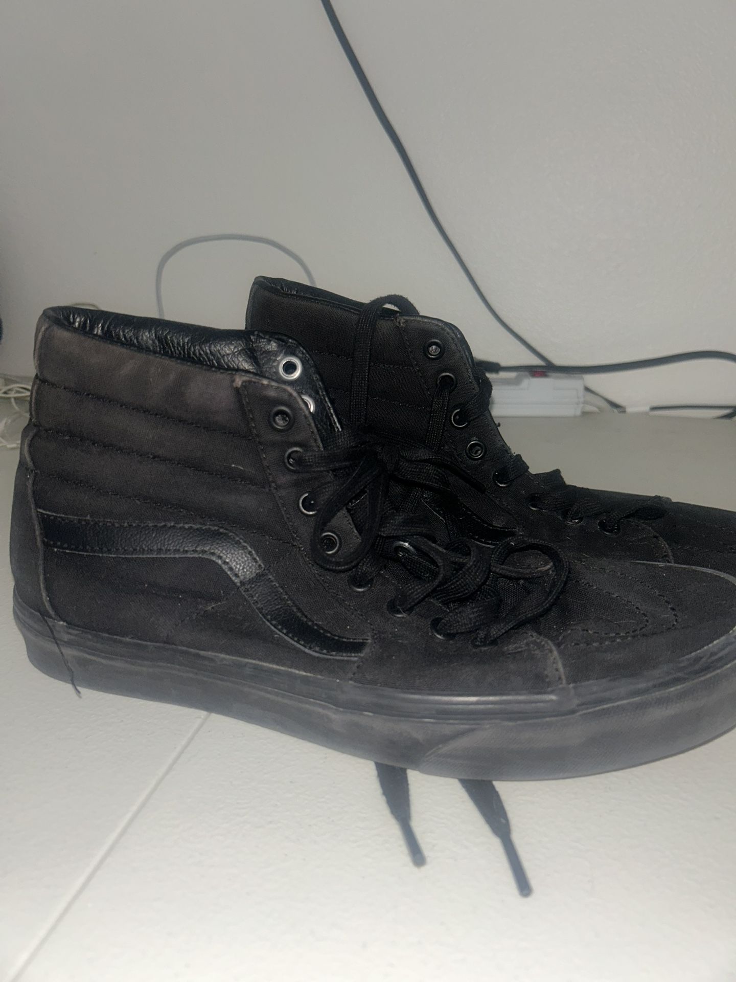 Men’s Vans Shoes (Size 9.5)