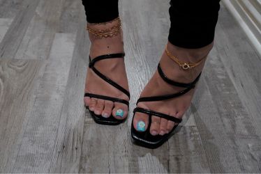 “sandals”