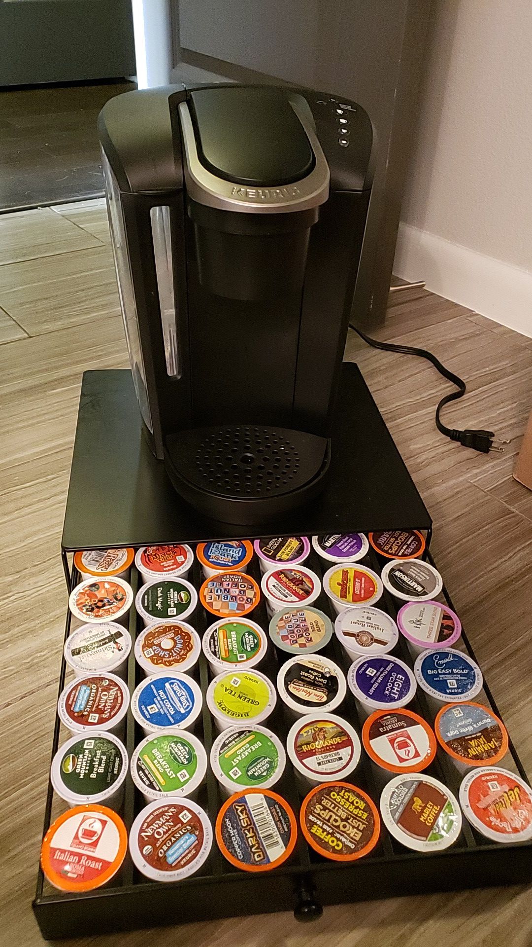 Keurig with stand/drawer and K-cups
