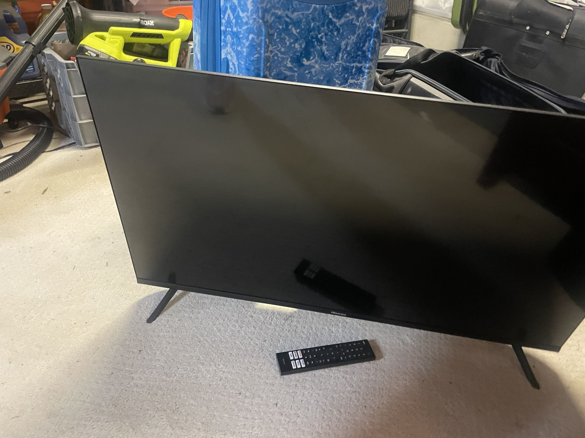 Smart TV 32” Hisense Brand Works Like New