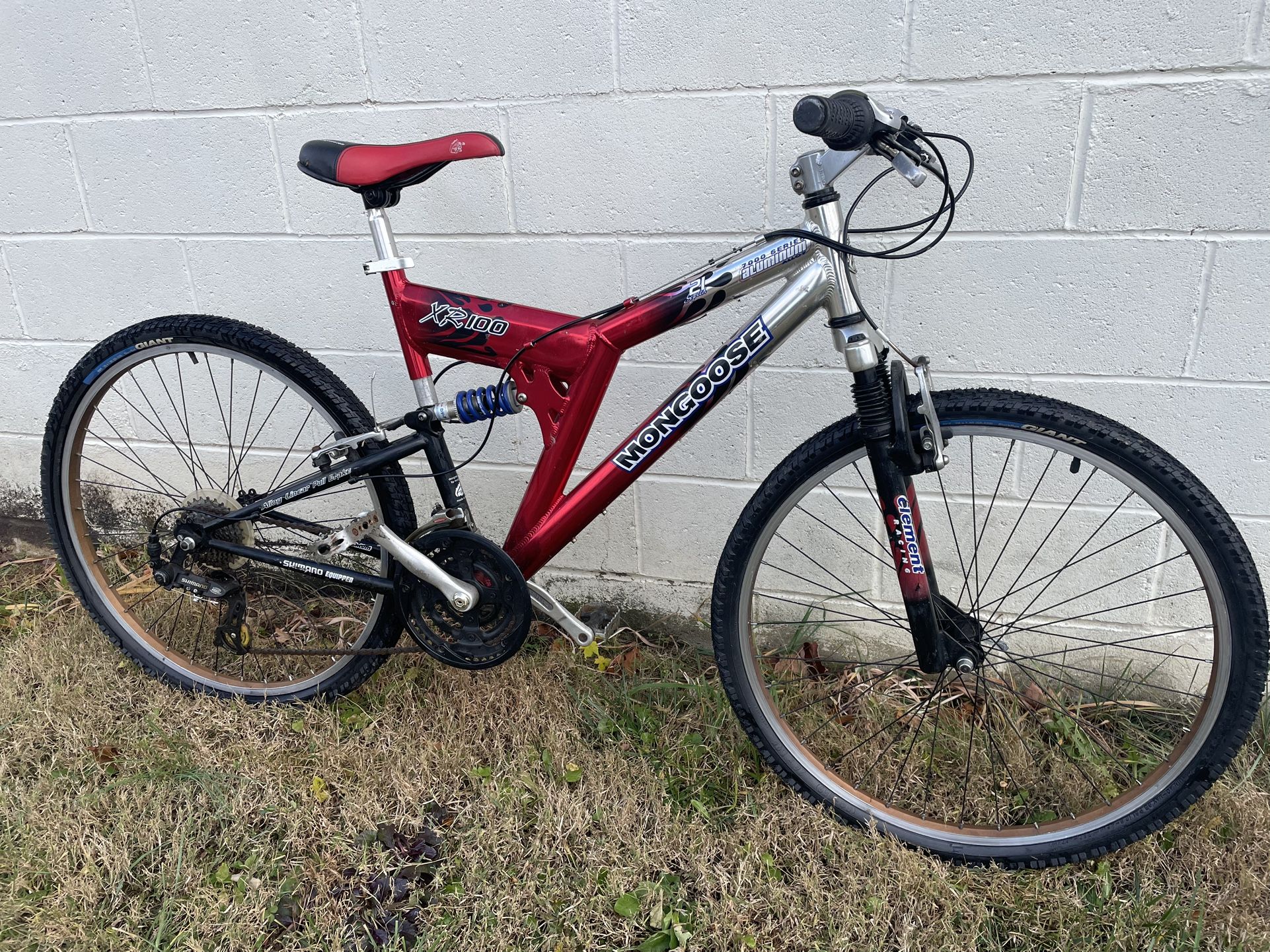 🚴♂️ Mongoose 21-Speed Aluminum Alloy Bike – Smooth Ride & Great Condition!
