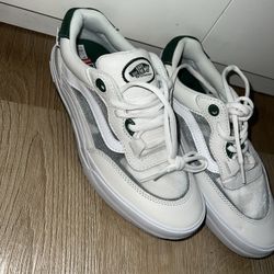 Men’s Wave Vans Size 6.5