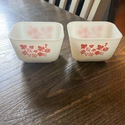 (2) Pink Gooseberry 501, NO LIDS. 