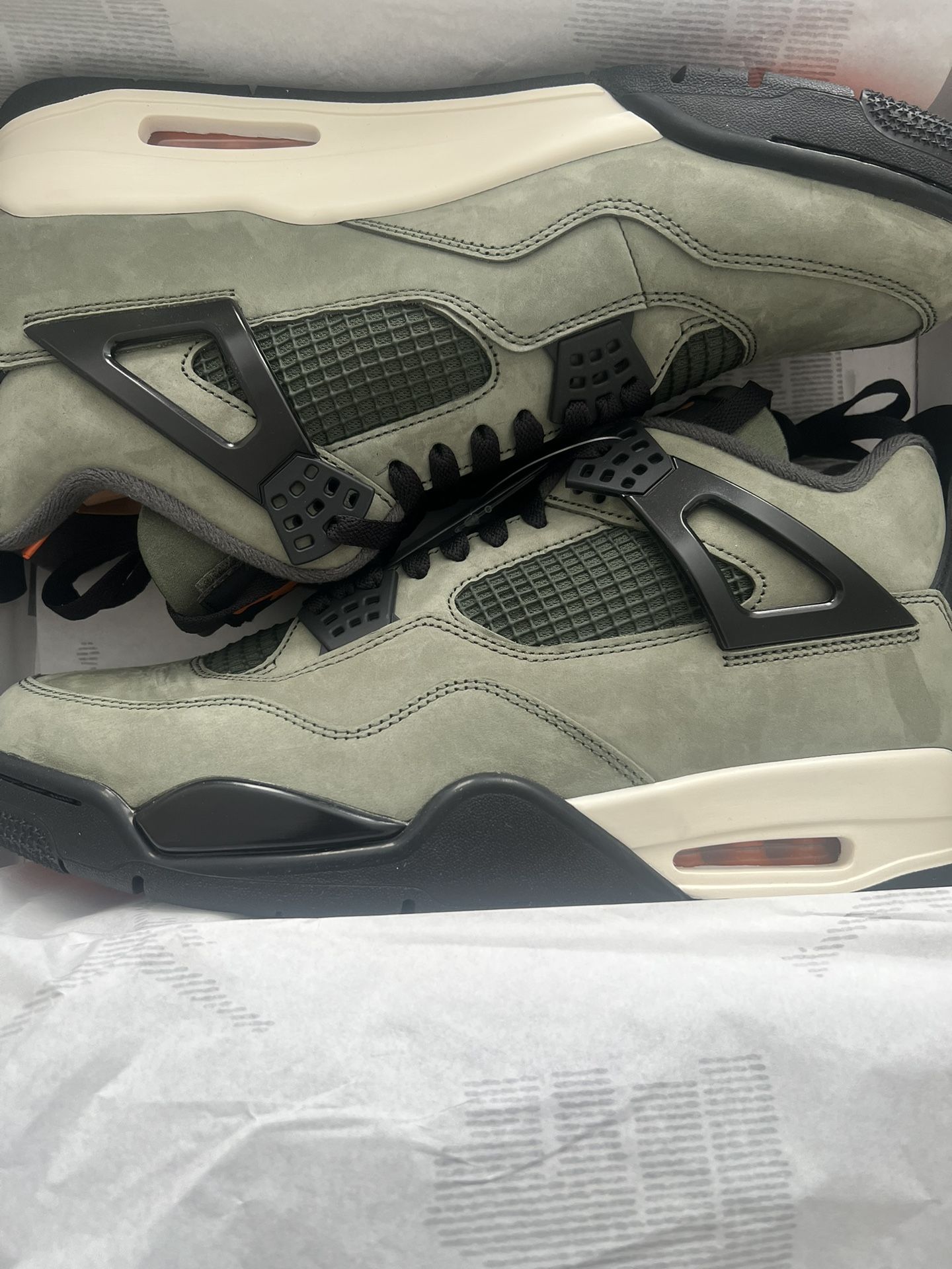 Retros 4s Size 13 Undefeated