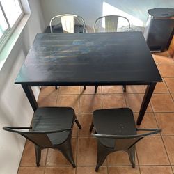 Dinner Table With 4 Chairs