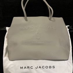 MARC JACOBS Saffiano Logo Embossed East West Tote Bag in Rare Grey