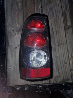 2001 GMC taillight