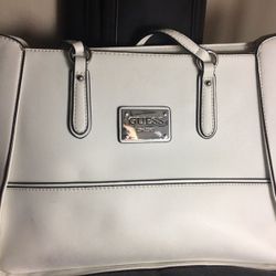 Did not carry! Clean! Pristine condition, Guess purse.