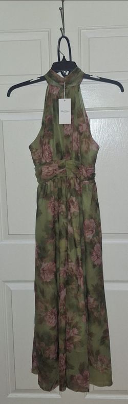 New with tags halter dress. Size medium.