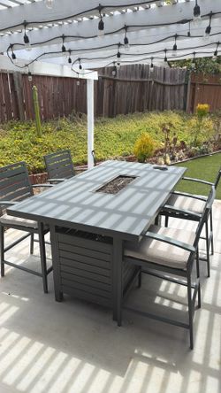 Patio Furniture Set w Fire Pit!