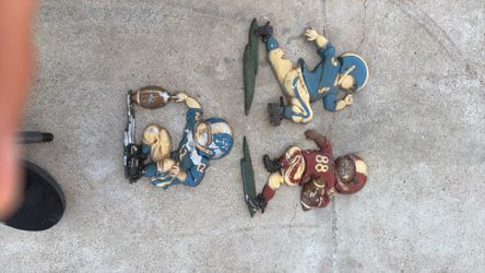 1976 cast metal football players