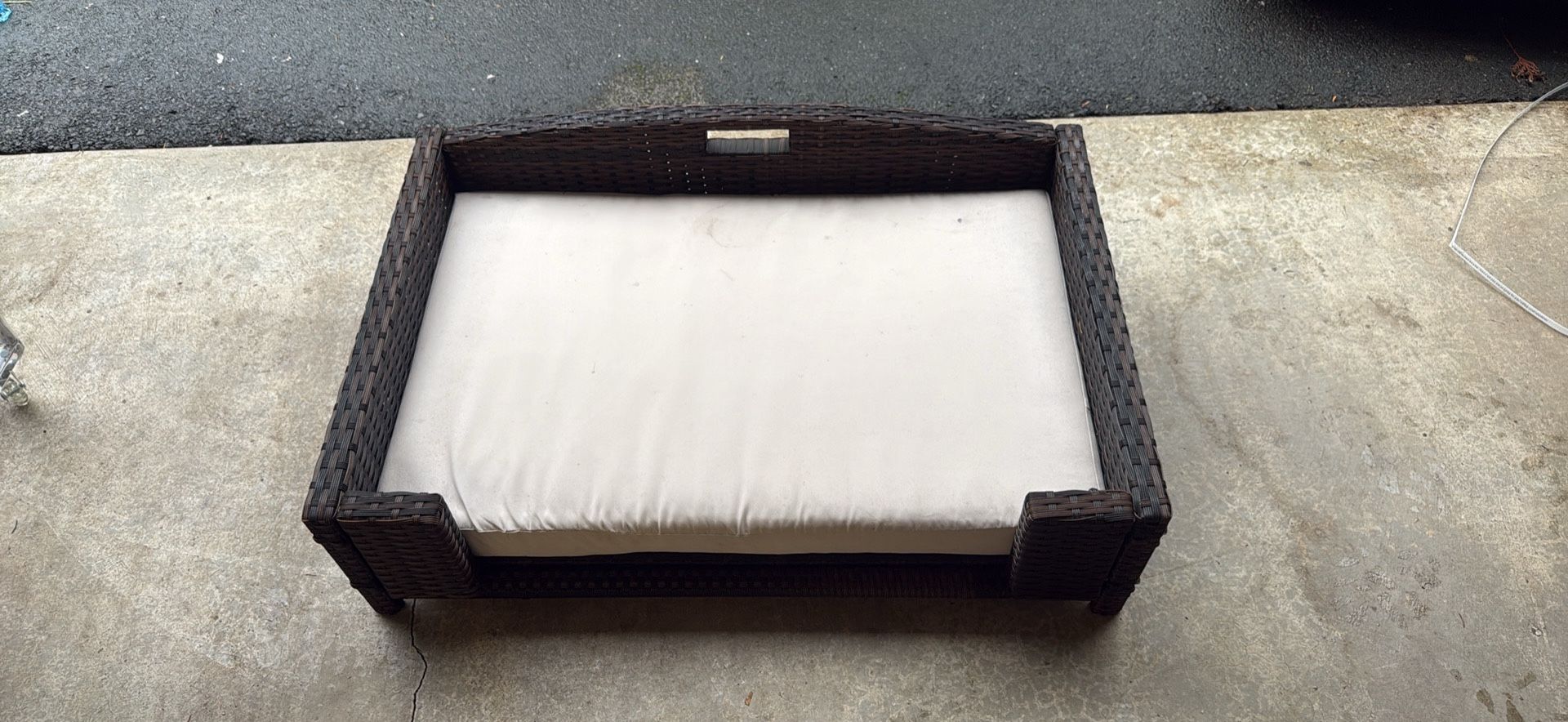 Wicker Raised Dog Bed