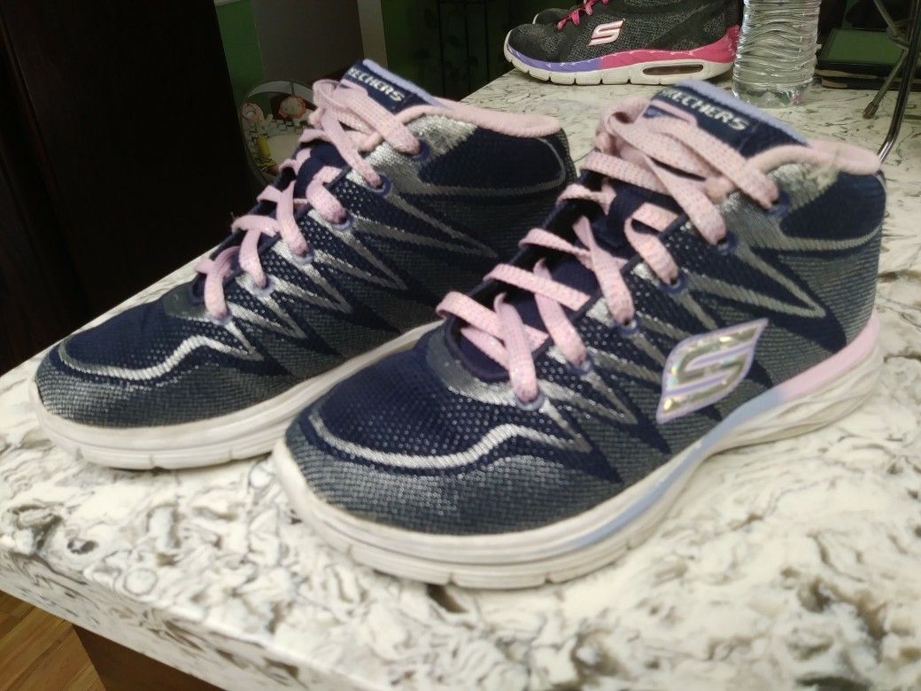 Size 3 Girl Skechers