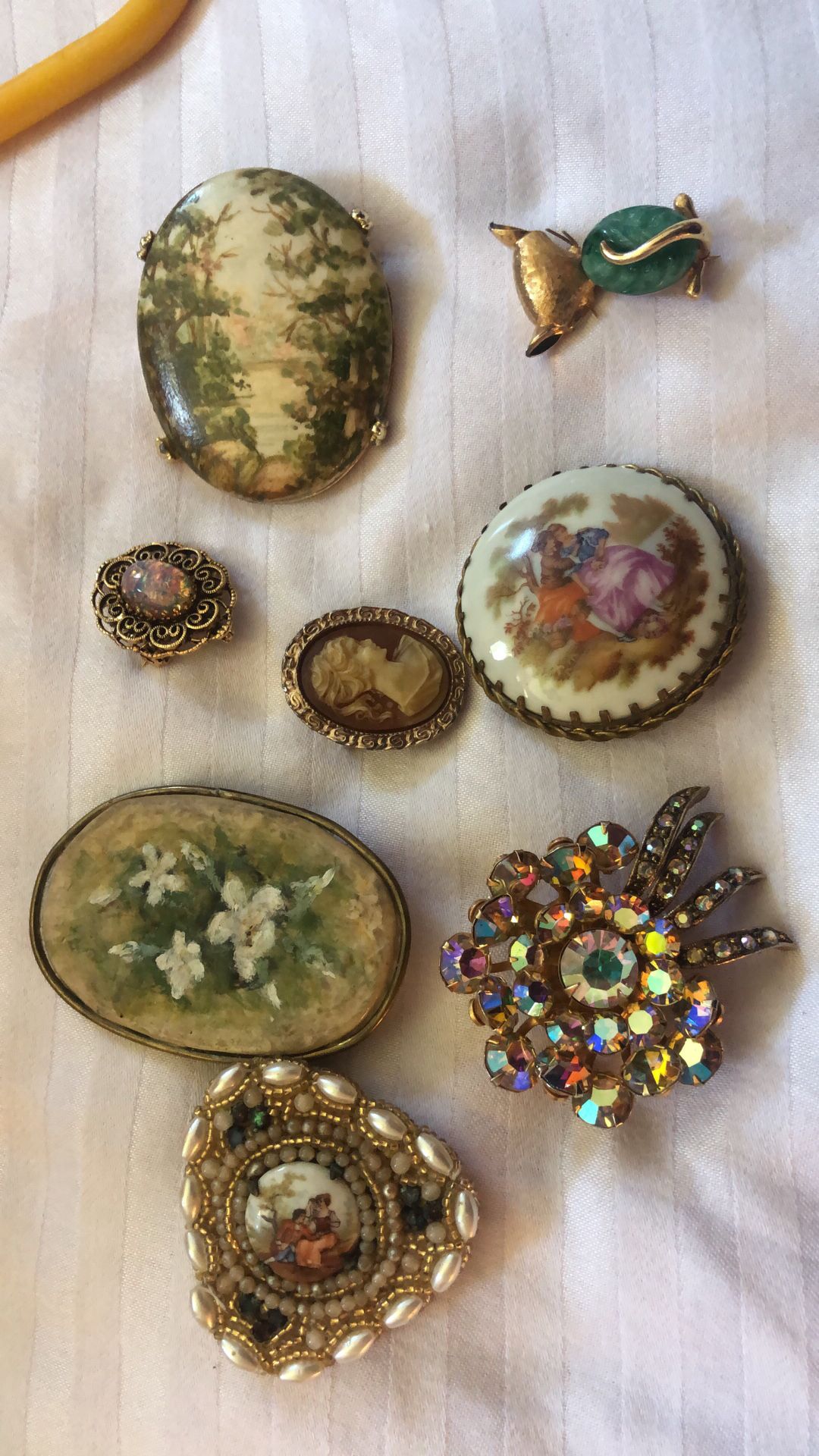Vintage And Antique Brooch Lot $265