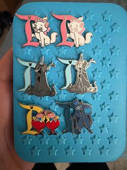 Disney pins Ds