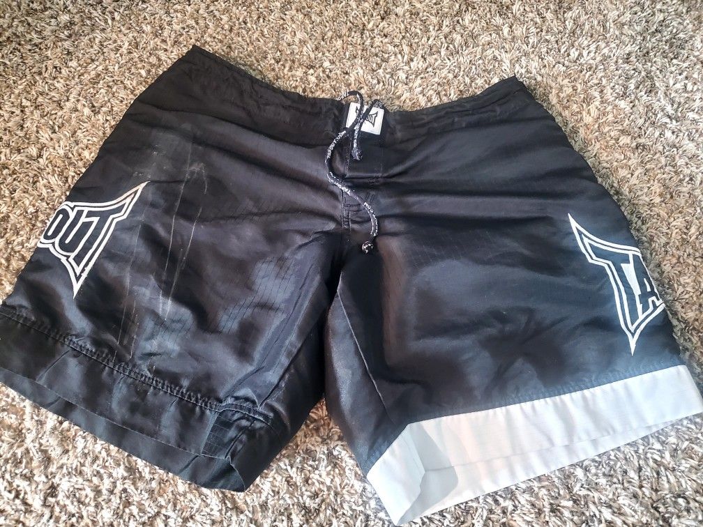 Vintage OG Tapout Fight/ Board Shorts, UFC, Pride FC, MMA
Size 36 -Drawstrings
Paint stains on right side please see pictures. As is !