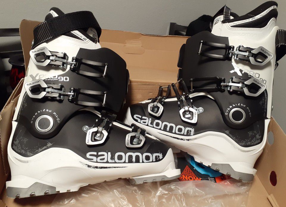 X PRO Salomon ski boots.