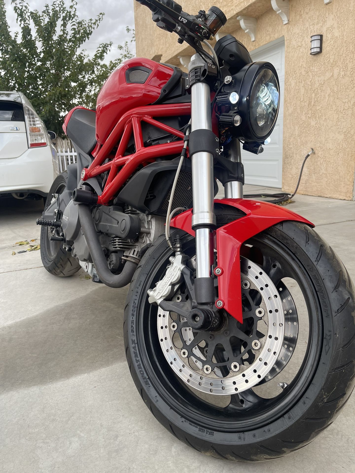 2010 Ducati 696 monster