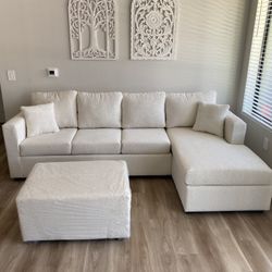 💥amazing Deal 💥Brand  New Cream Sectional With Free Ottoman 